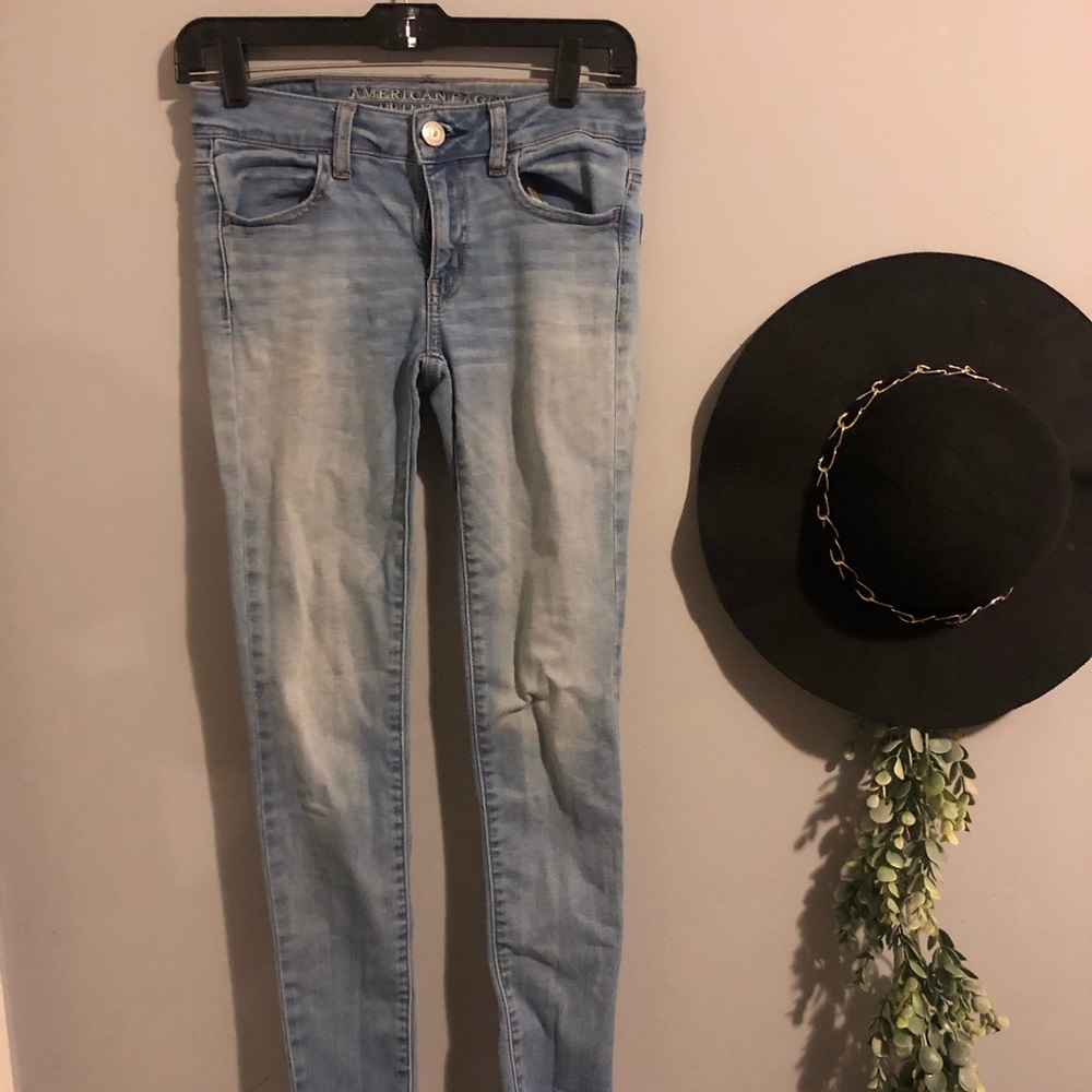 LIGHT WASH AMERICAN EAGLE JEGGINGS